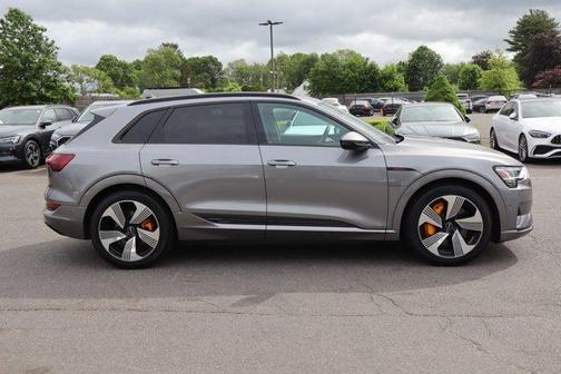 2022 Audi e-tron Premium Plus