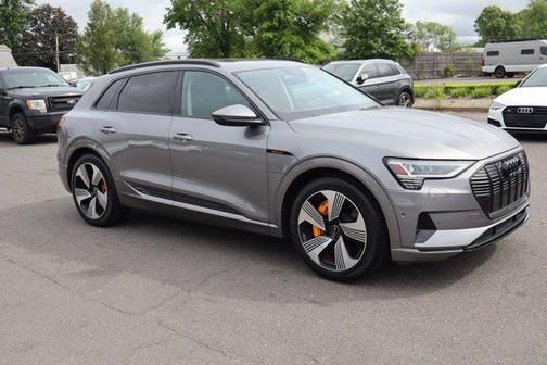 2022 Audi e-tron Premium Plus