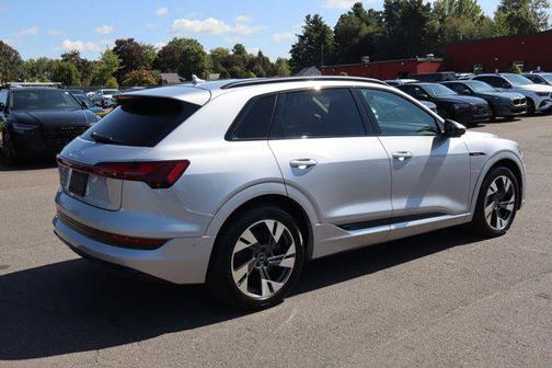 2021 Audi e-tron Premium