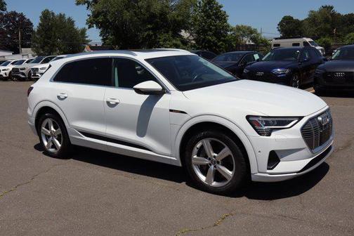 2019 Audi e-tron Premium Plus