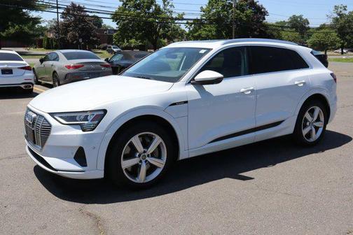 2019 Audi e-tron Premium Plus