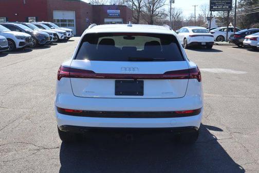 Glacier White Metallic 2021 Audi e-tron Premium Plus