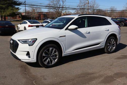 Glacier White Metallic 2021 Audi e-tron Premium Plus