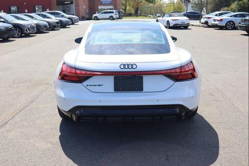 Suzuka Gray Metallic 2023 Audi e-tron GT Premium Plus quattro