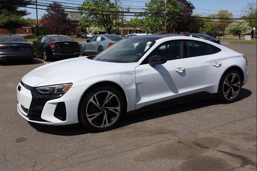 Suzuka Gray Metallic 2023 Audi e-tron GT Premium Plus quattro