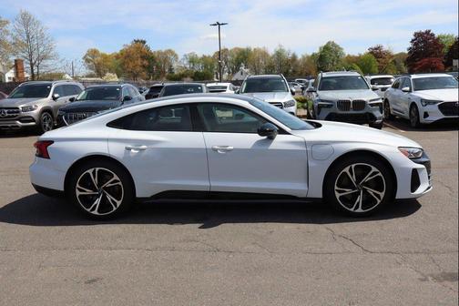 Suzuka Gray Metallic 2023 Audi e-tron GT Premium Plus quattro