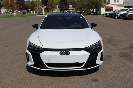 Suzuka Gray Metallic 2023 Audi e-tron GT Premium Plus quattro