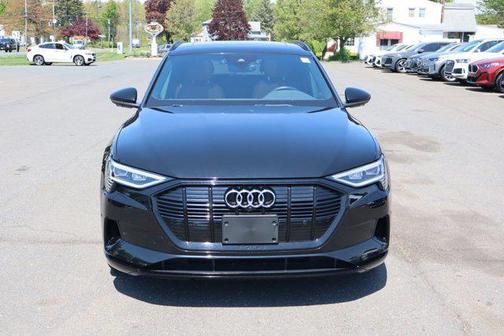 Mythos Black Metallic 2021 Audi e-tron Premium