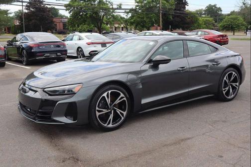 Daytona Gray Pearl Effect 2023 Audi e-tron GT Premium Plus quattro