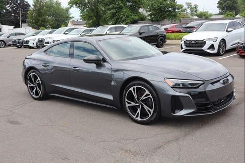 Daytona Gray Pearl Effect 2023 Audi e-tron GT Premium Plus quattro
