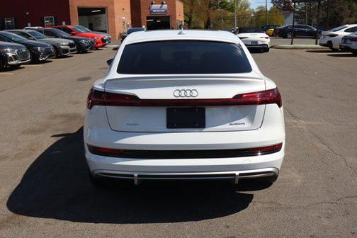 Glacier White Metallic 2021 Audi e-tron Sportback Premium