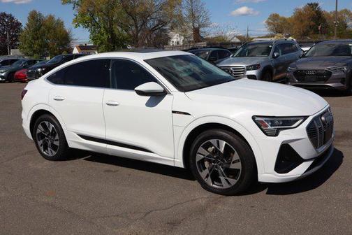 Glacier White Metallic 2021 Audi e-tron Sportback Premium