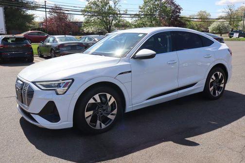 Glacier White Metallic 2021 Audi e-tron Sportback Premium