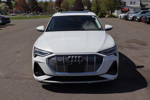 Glacier White Metallic 2021 Audi e-tron Sportback Premium