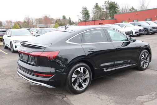 Mythos Black Metallic 2021 Audi e-tron Sportback Premium