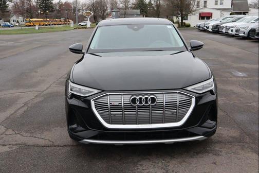 Mythos Black Metallic 2021 Audi e-tron Sportback Premium