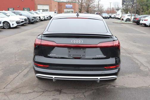 Mythos Black Metallic 2021 Audi e-tron Sportback Premium
