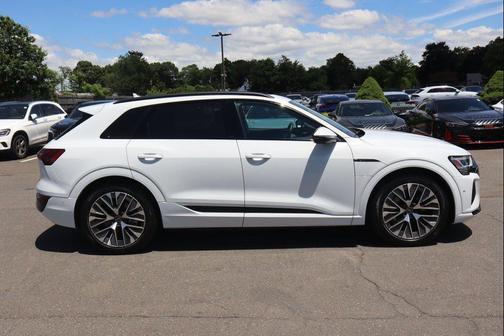 Glacier White Metallic 2024 Audi Q8 e-tron Premium Plus