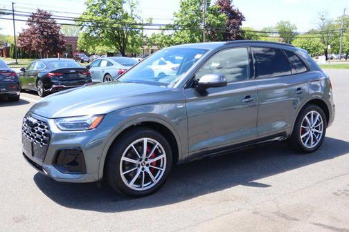 Daytona Gray Pearl Effect 2024 Audi Q5 55 S line Prestige