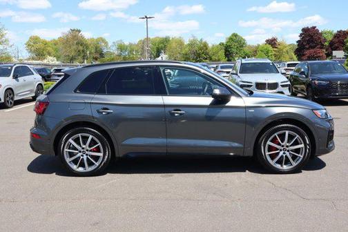 Daytona Gray Pearl Effect 2024 Audi Q5 55 S line Prestige