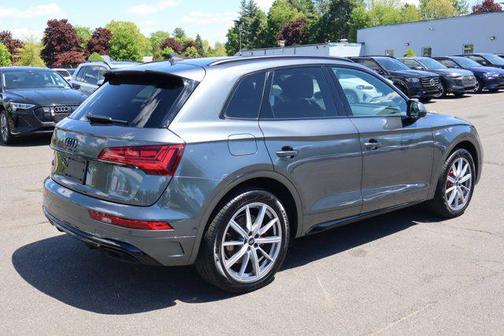 Daytona Gray Pearl Effect 2024 Audi Q5 55 S line Prestige