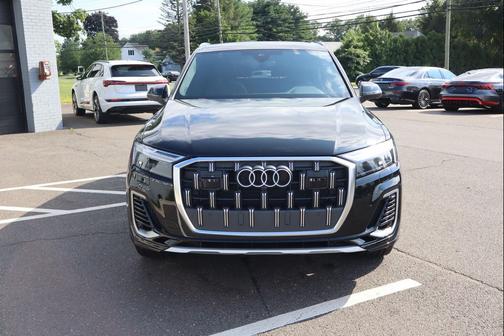 Mythos Black Metallic 2025 Audi Q7 55 Premium Plus