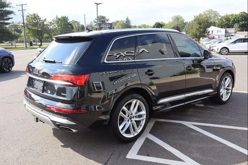 Mythos Black Metallic 2025 Audi Q7 55 Premium Plus
