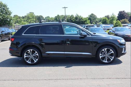 Mythos Black Metallic 2022 Audi Q7 55 Premium Plus