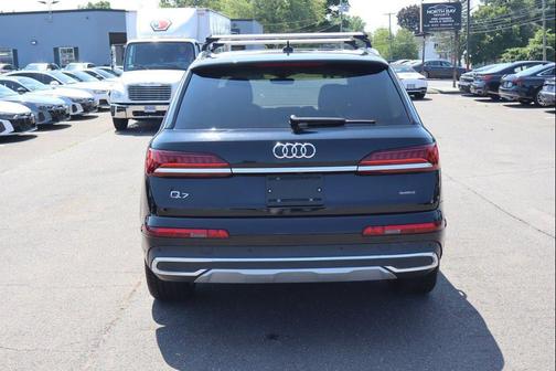 Mythos Black Metallic 2022 Audi Q7 55 Premium Plus