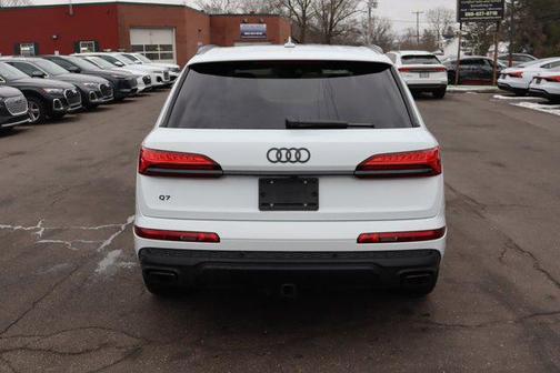Glacier White Metallic 2025 Audi Q7 55 Premium Plus