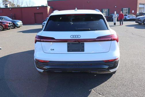 2024 Audi Q8 e-tron Premium Plus