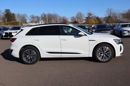 2024 Audi Q8 e-tron Premium Plus