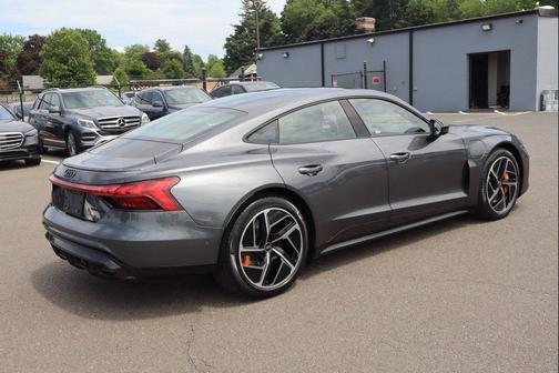 Daytona Gray Pearl Effect 2023 Audi RS e-tron GT quattro