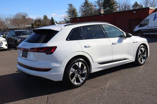 2022 Audi e-tron Premium