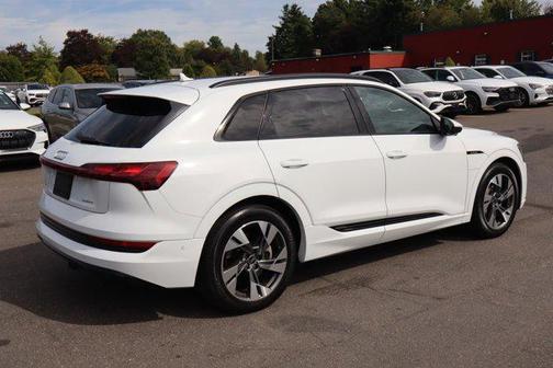 2022 Audi e-tron Premium