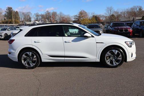 2022 Audi e-tron Premium