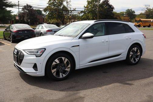 2022 Audi e-tron Premium
