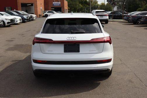 2022 Audi e-tron Premium