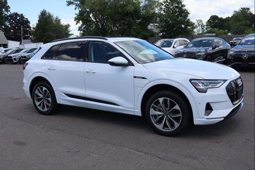 Glacier White Metallic 2021 Audi e-tron Premium Plus