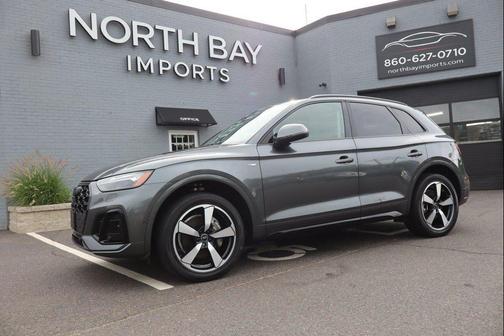 Daytona Gray Pearl Effect 2023 Audi Q5 45 S line Prestige