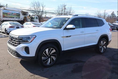 Opal White Pearl 2024 Volkswagen Atlas 2.0T SEL
