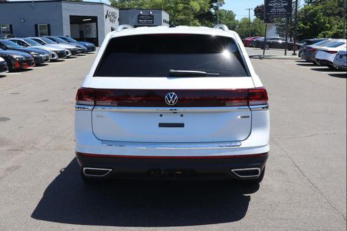 Opal White Pearl 2024 Volkswagen Atlas 2.0T SEL