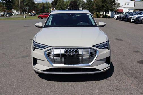 2022 Audi e-tron Premium Plus