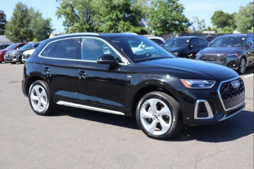 Mythos Black Metallic 2024 Audi Q5 45 S line Premium Plus
