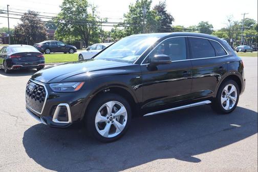 Mythos Black Metallic 2024 Audi Q5 45 S line Premium Plus