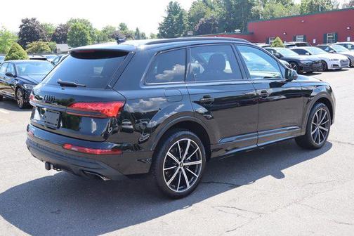 2025 Audi Q7 45 Premium Plus