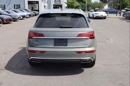 Chronos Gray Metallic 2025 Audi Q5 45 S line Premium Plus