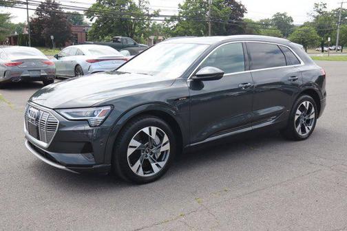 2021 Audi e-tron Premium Plus