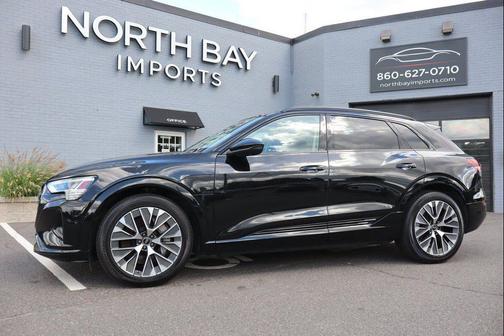 Mythos Black Metallic 2024 Audi Q8 e-tron Premium Plus