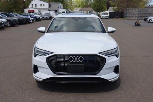 Glacier White Metallic 2022 Audi e-tron Premium